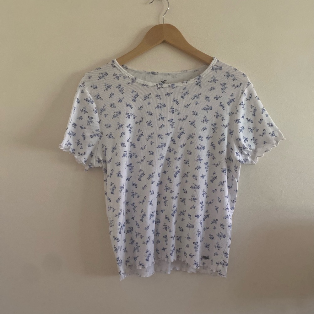 HOLLISTER Blue Floral Baby Tee